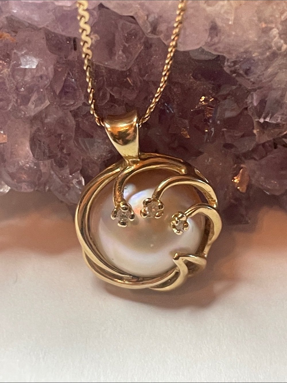 Vintage 14K Yellow Gold Mabe Pearl & Three  Diamond Pendent 18" Gold Chain